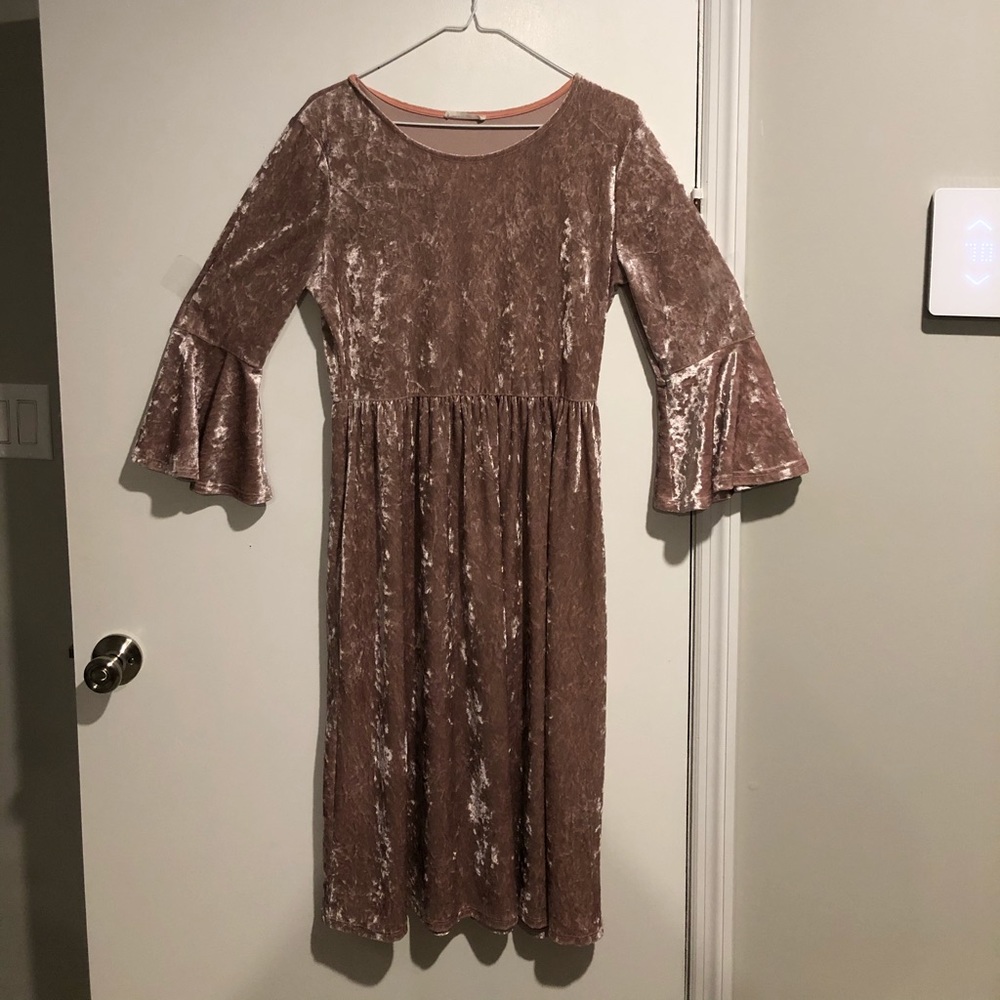 🌹Long sleeve crushed velvet midi dress in rose🌹